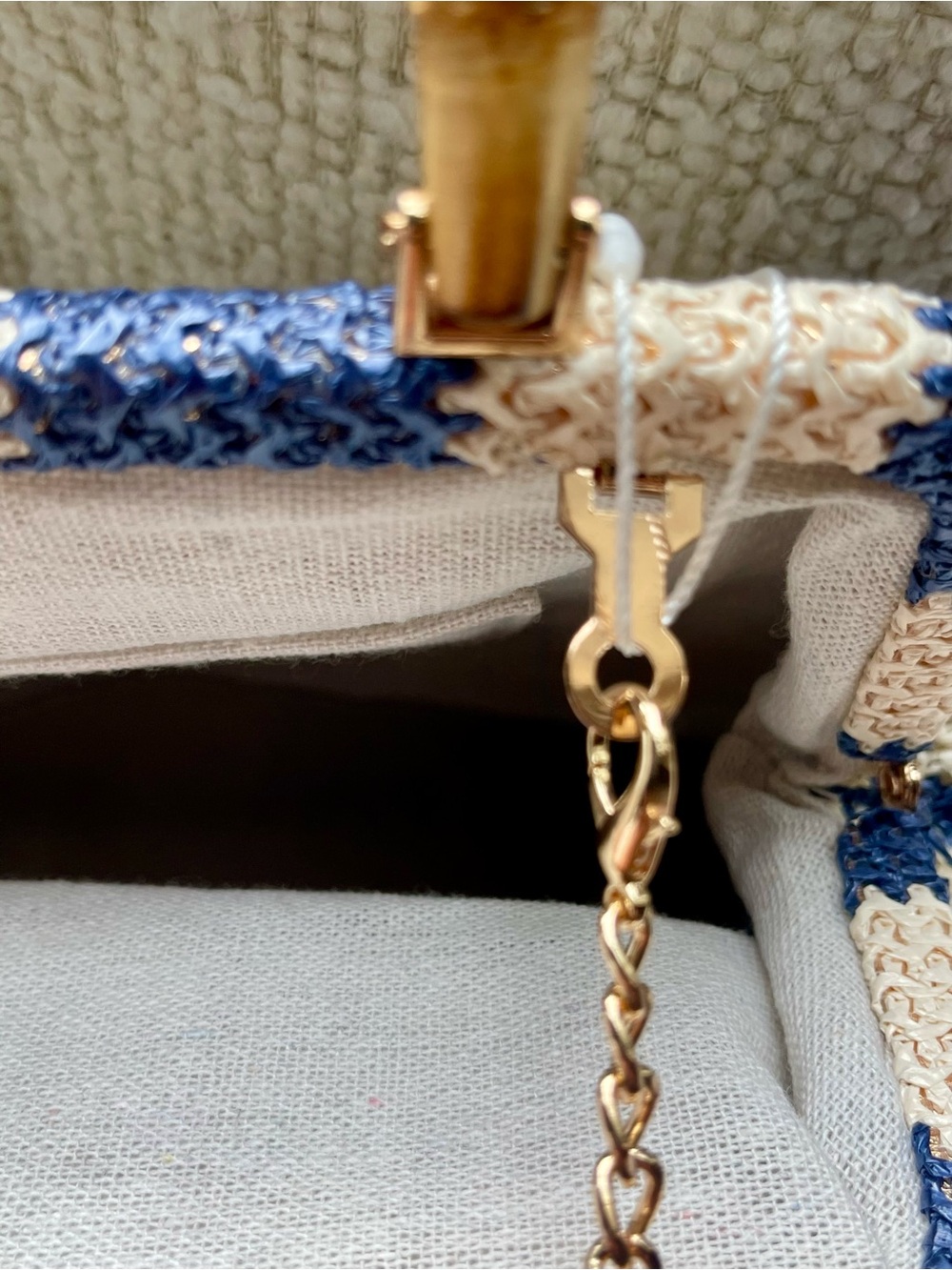 Tommy Bahama Straw Framed Bag Blue/Cream with Bamboo Handle  Gold KISS Lock - Picture 7 of 14